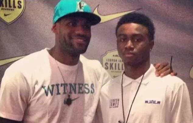 韩K联半场：林加德补时破门，首尔FC暂1-1金泉尚武（韩职联半场战报：林加德补时建功，首尔FC暂与金泉尚武1-1战平）