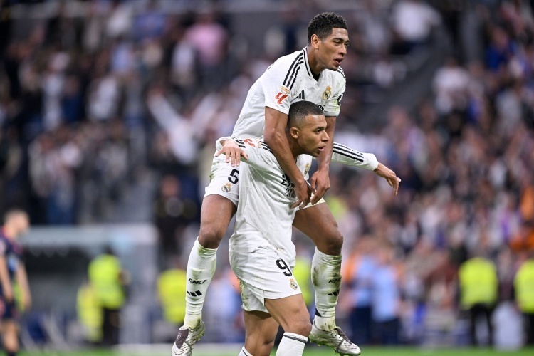 新卡牌大师？皇马本场主裁金特罗本赛季8场西甲出示8红44黄（皇马本场主裁金特罗本季执法8场西甲，已出示44黄8红，或成新牌王）