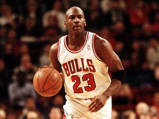 姆本扎：下赛季继续效力铁人，团结一心是实现中超的关键（姆本扎：下赛季将继续为铁人出战，团结一致是冲超关键）